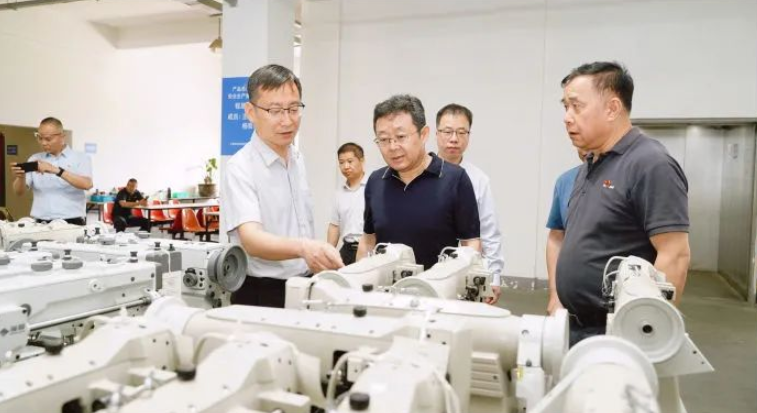 张立伟一行赴陕鼓章丘气体、、青岛海发集团、、上海临港工业区等单位考察调研