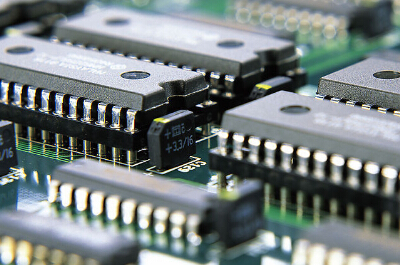 推动中国电子信息工业朝着高端化、、品牌化、、国际化开展